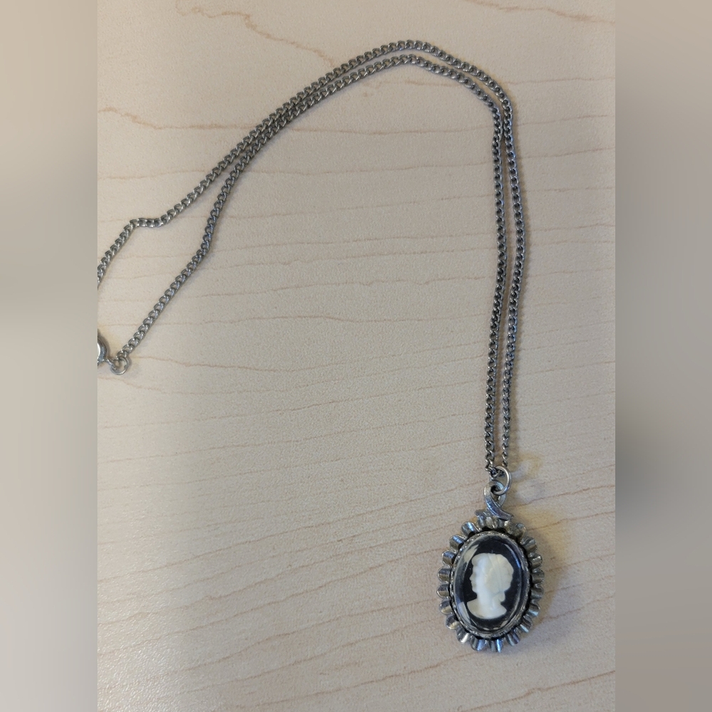 Cute cameo pendant necklace